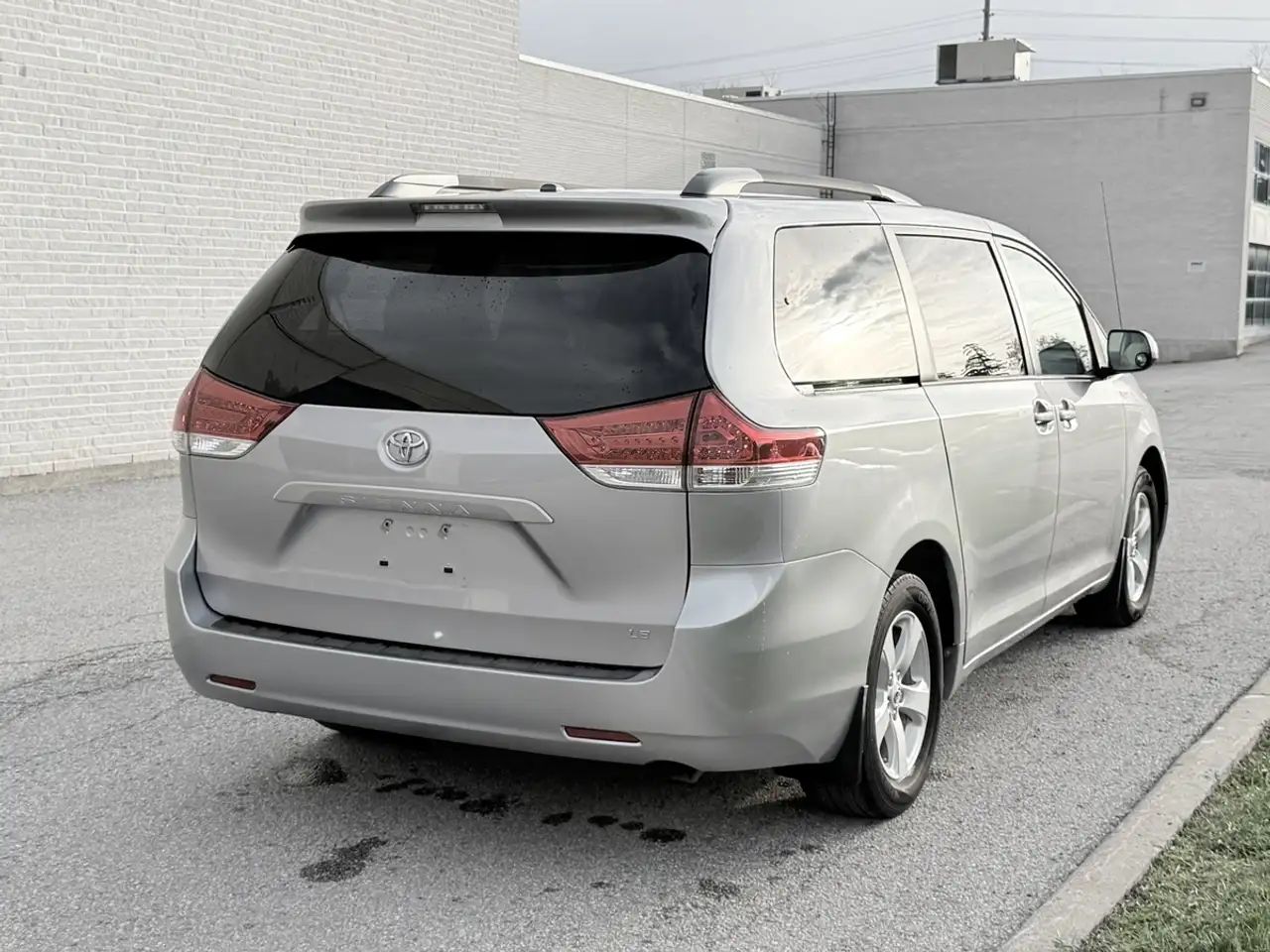 Toyota Sienna fotografie Toyota Sienna