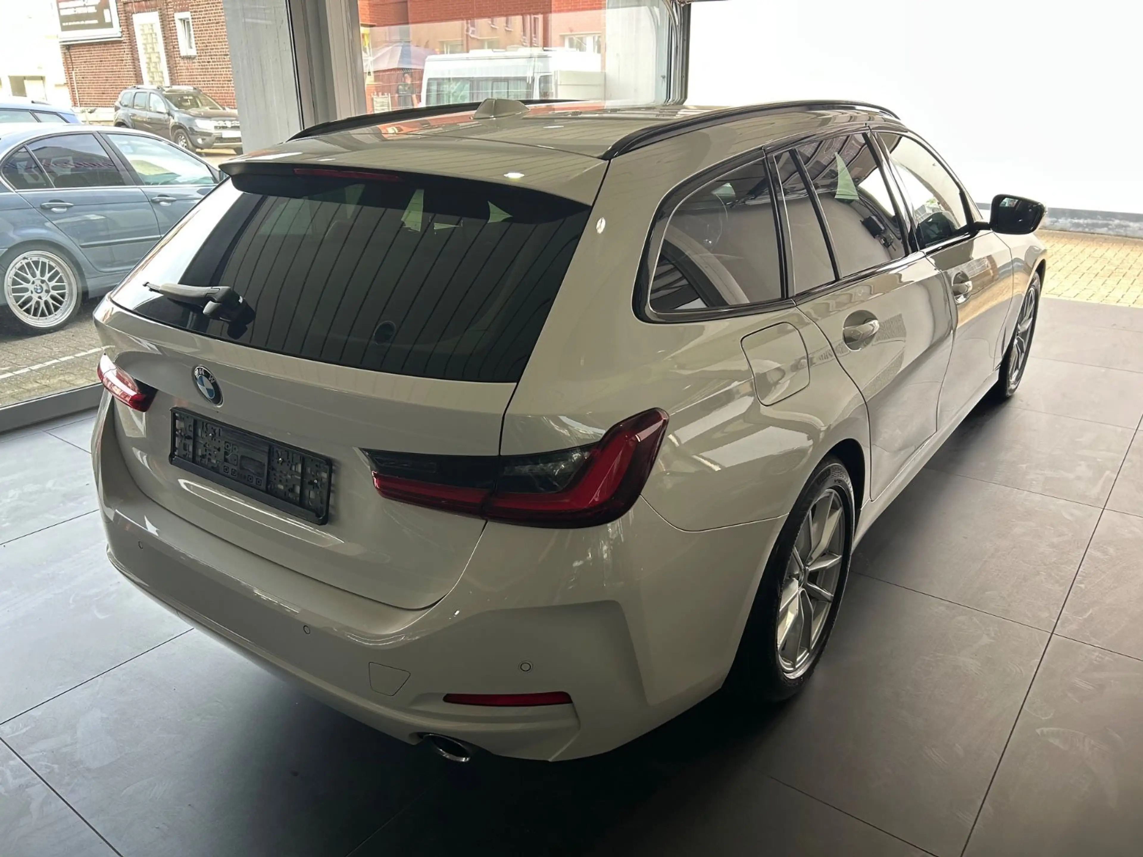 BMW 318 d Touring Sport Line mod23 LEDER Navi LED — photo 4