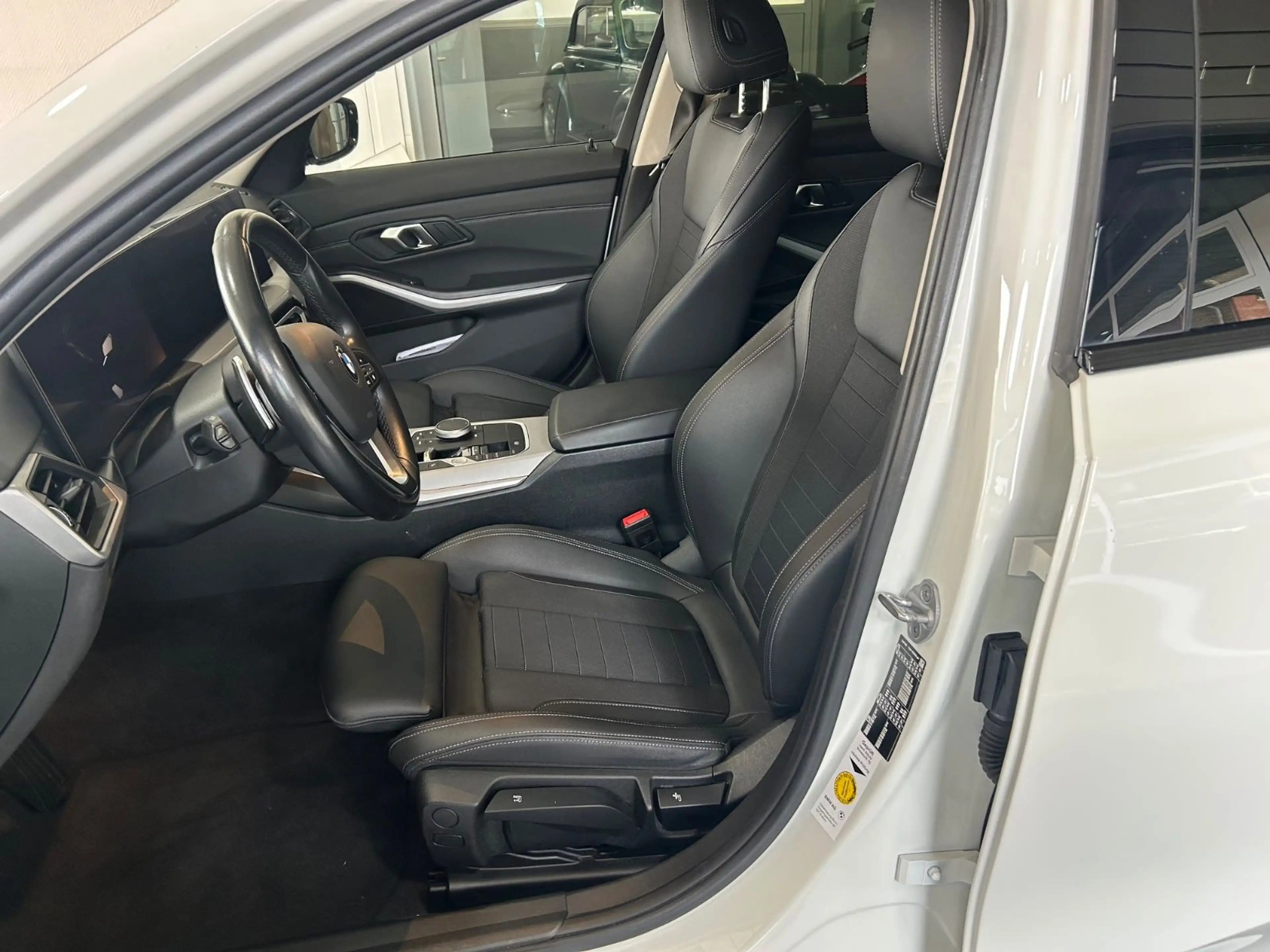 BMW 318 d Touring Sport Line mod23 LEDER Navi LED — photo 8