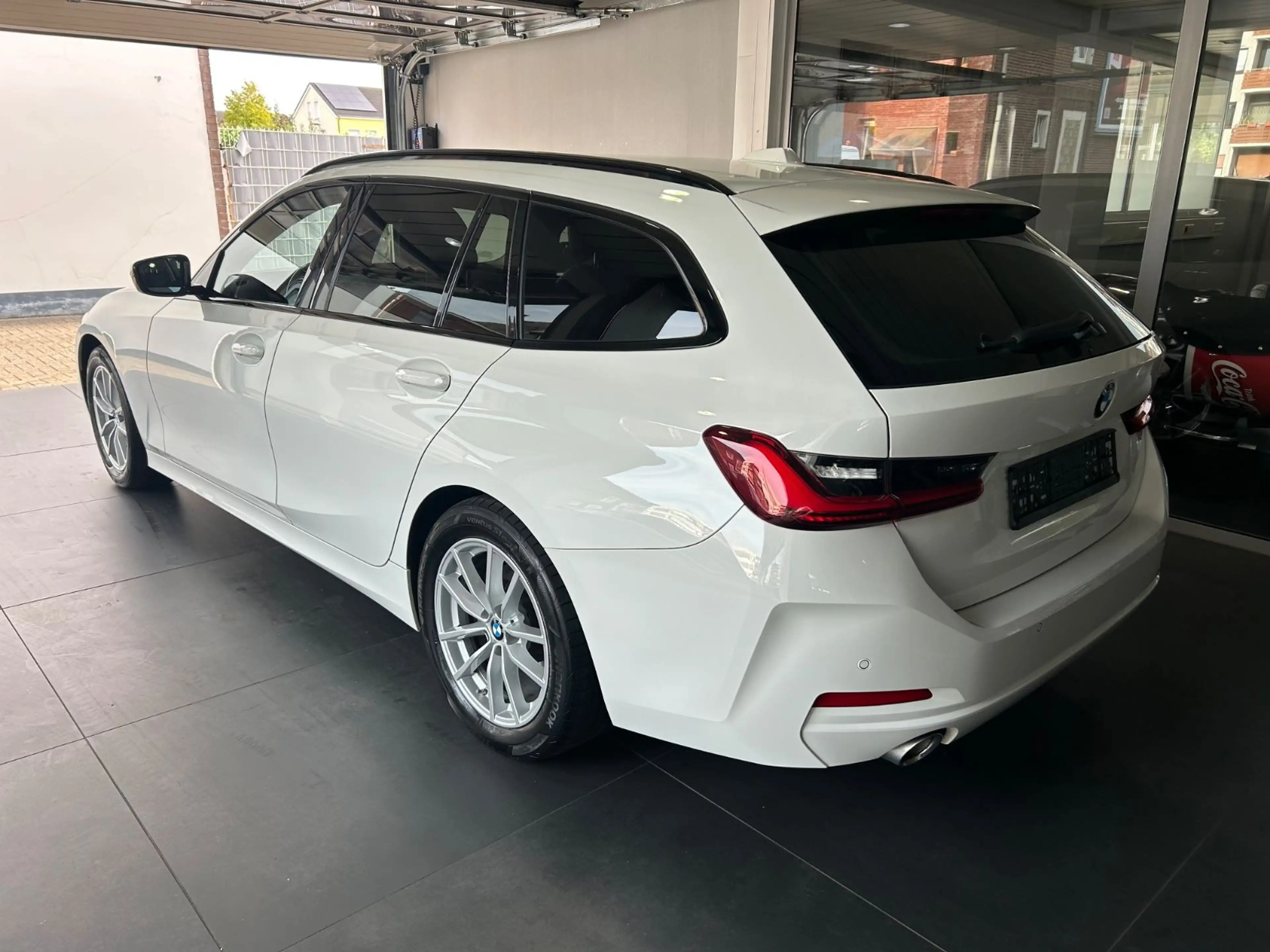 BMW 318 d Touring Sport Line mod23 LEDER Navi LED — photo 6
