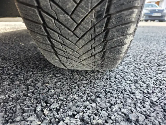 Volkswagen Polo view 8