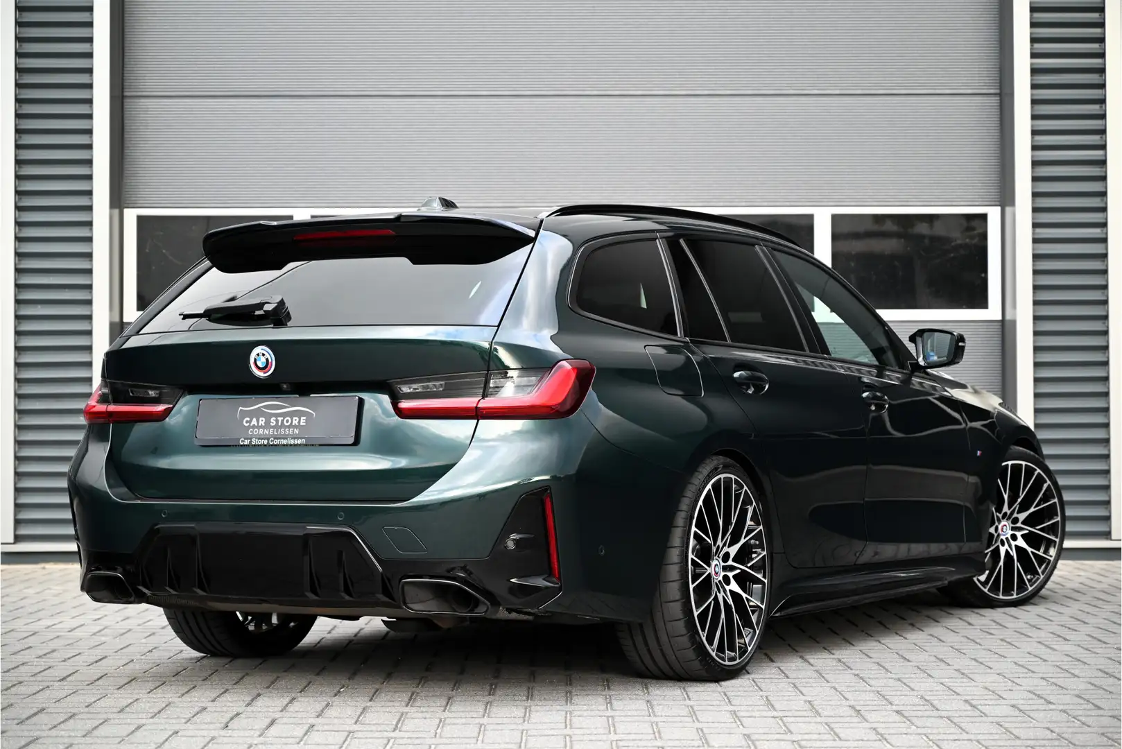 BMW 320 3-serie Touring 320e / M-SPORT / PANO / M-PERF SEA Groen - 2