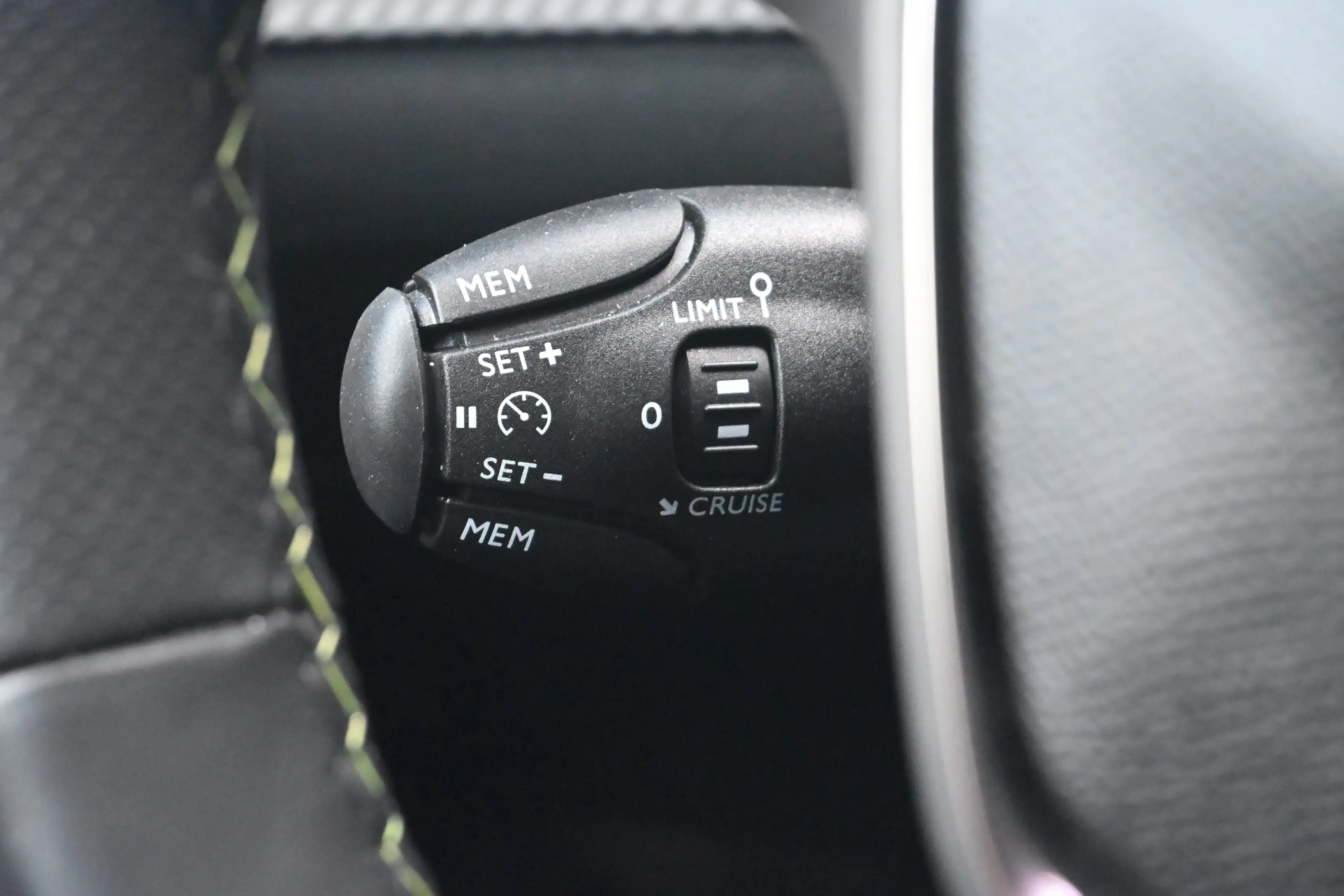 Peugeot e-2008 EV GT 54 kWh | 360 Camera | Dodehoek-Detectie | Ke — photo 15