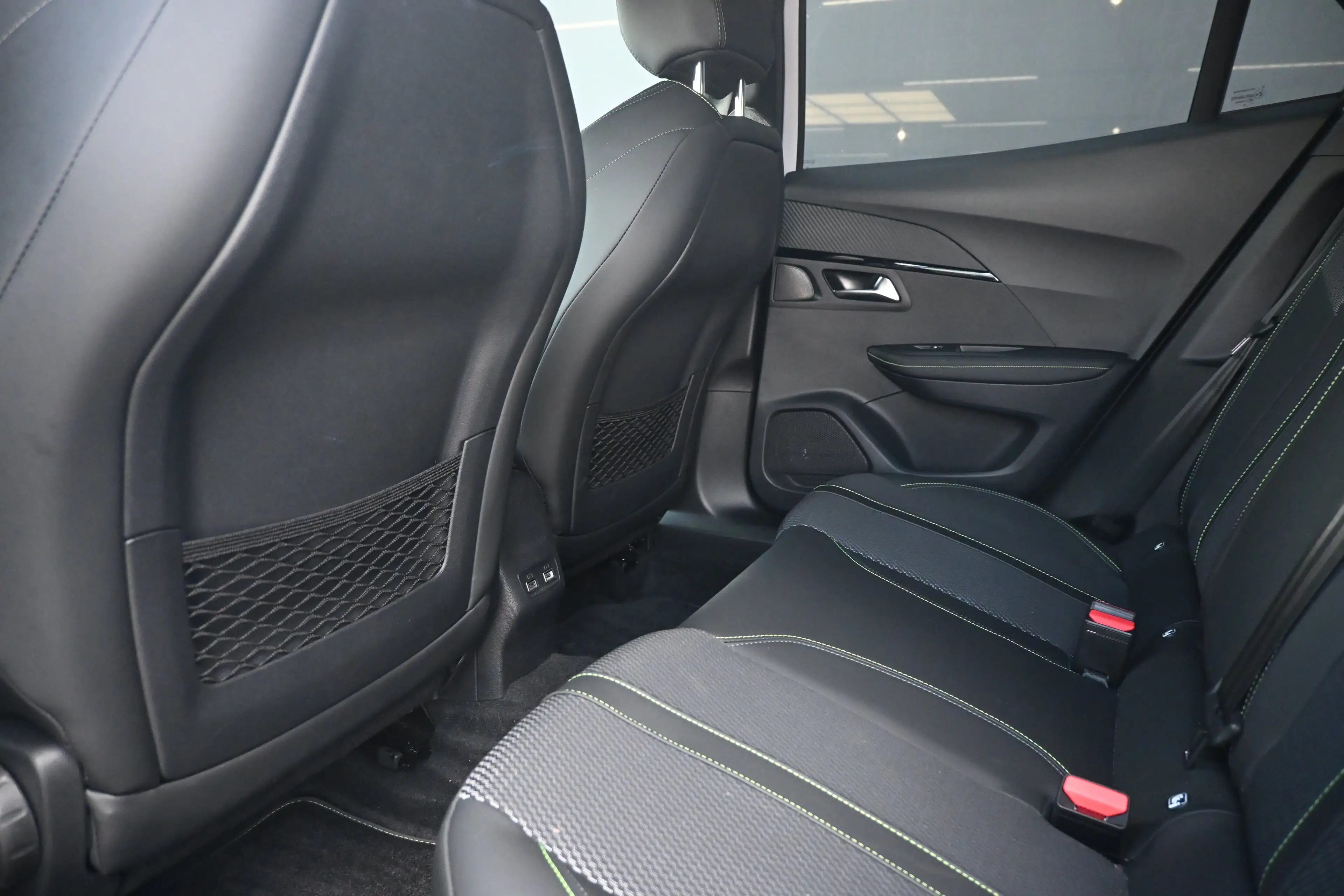 Peugeot e-2008 EV GT 54 kWh | 360 Camera | Dodehoek-Detectie | Ke — photo 11