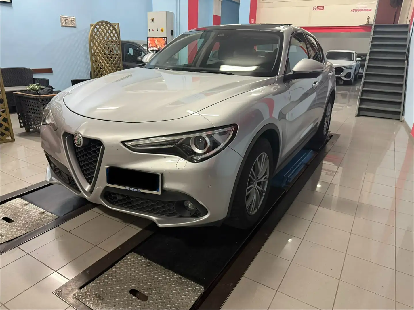 Alfa Romeo Stelvio Stelvio 2017 2.2 t Business rwd 190cv auto my19 Zilver - 2