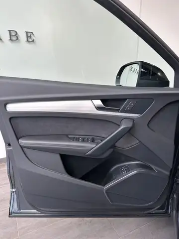 Audi Q5 view 10
