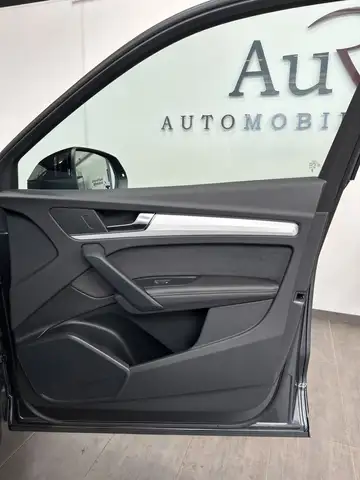 Audi Q5 view 11