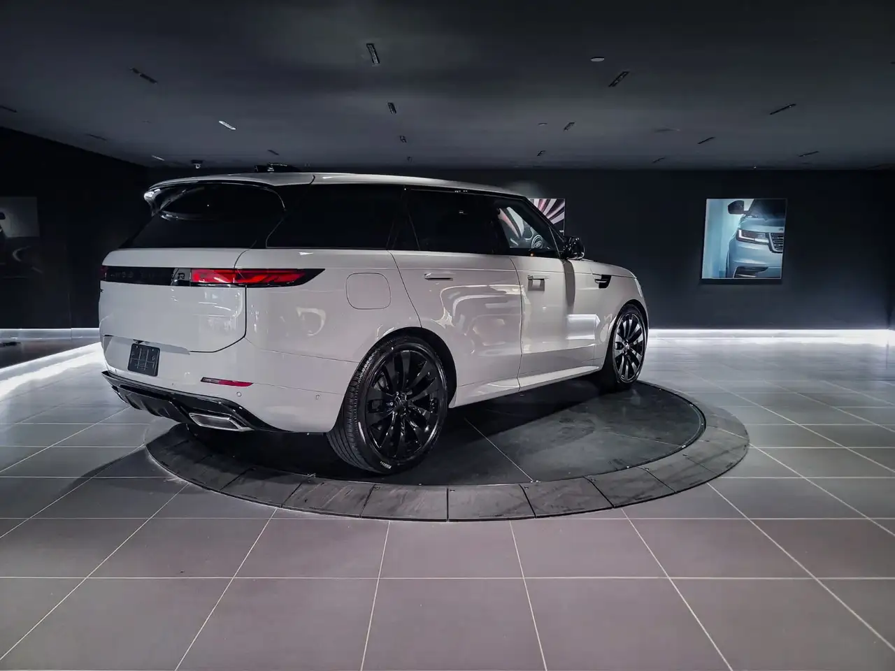 Land Rover Range Rover Sport снимка Land Rover Range Rover Sport