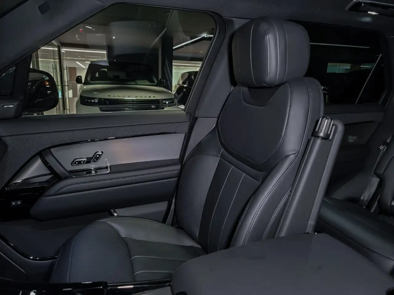 Land Rover Range Rover Sport снимка Land Rover Range Rover Sport