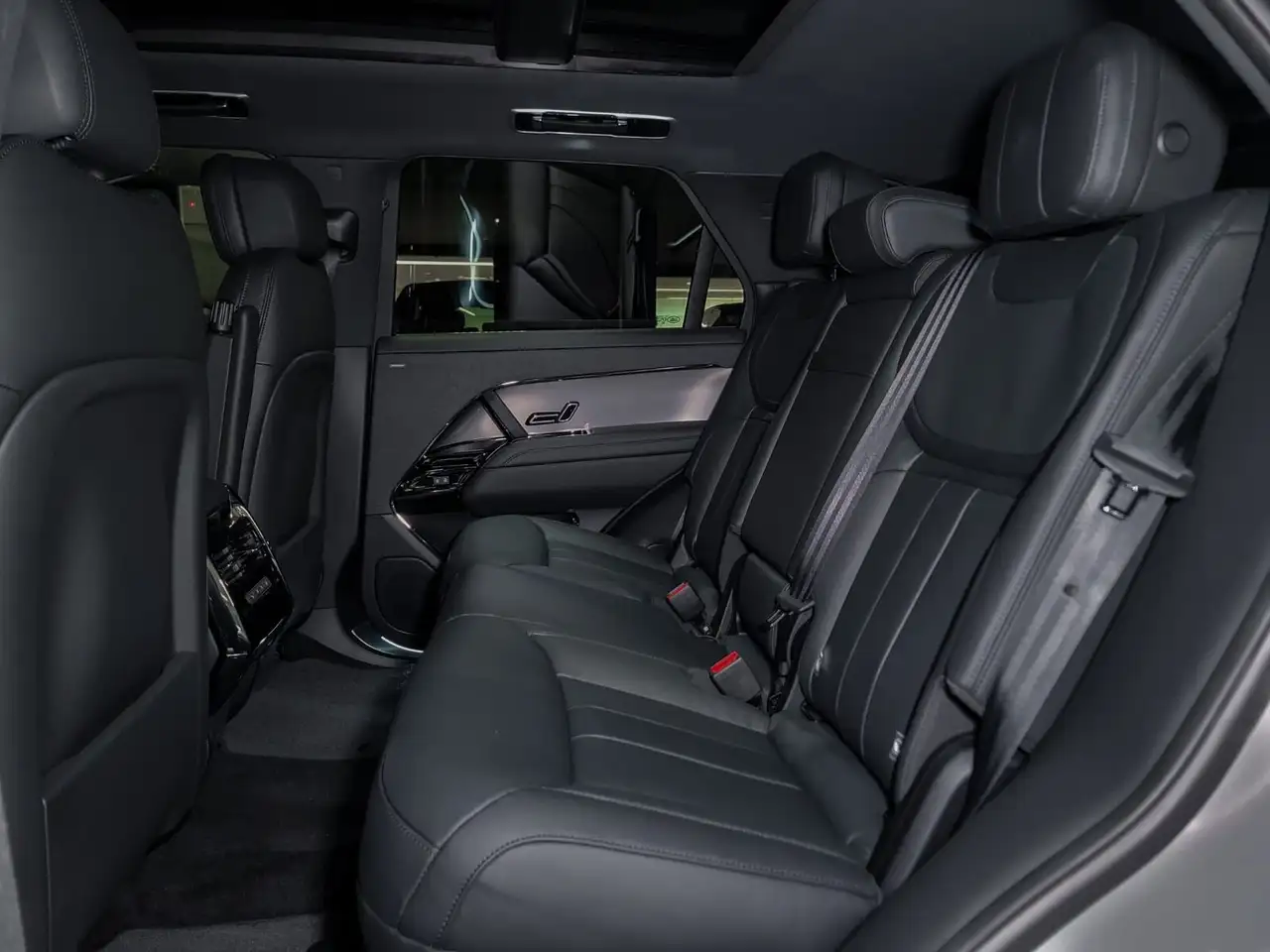 Land Rover Range Rover Sport снимка Land Rover Range Rover Sport