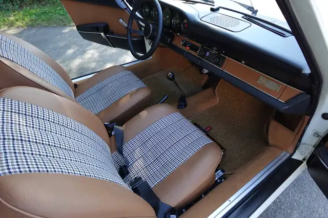 Porsche 911 T 2.0 Coupe Karmann "Singer-Style" Ansicht 18