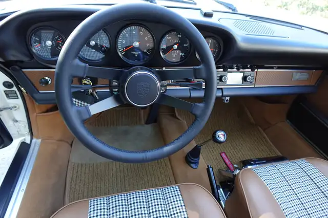 Porsche 911 T 2.0 Coupe Karmann "Singer-Style" Ansicht 12