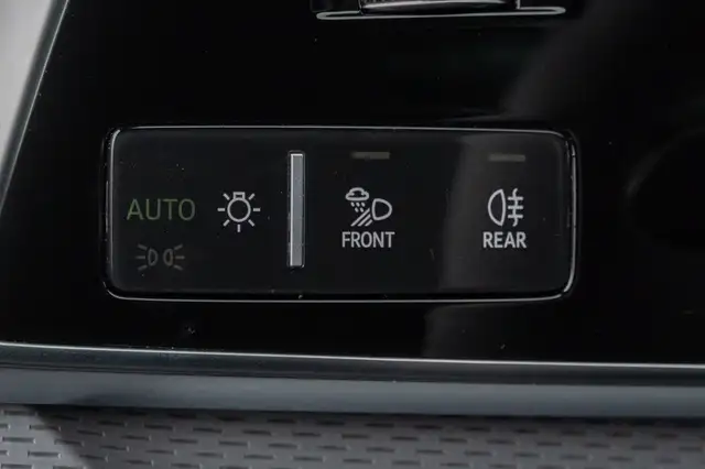 Audi Q8 view 15