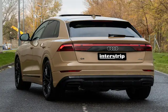 Audi Q8 view 4