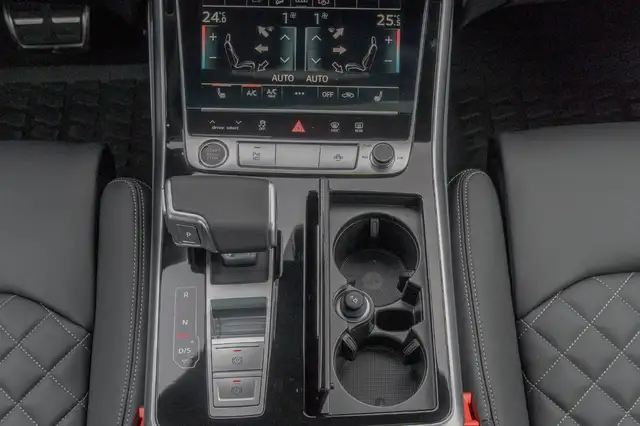 Audi Q8 view 14
