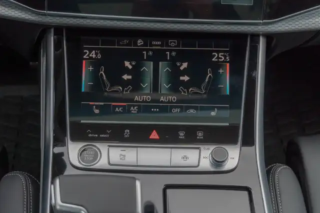 Audi Q8 view 13