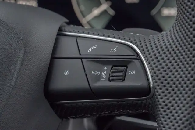 Audi Q8 view 11