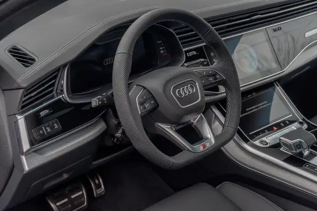 Audi Q8 view 9
