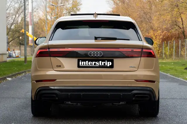 Audi Q8 view 5