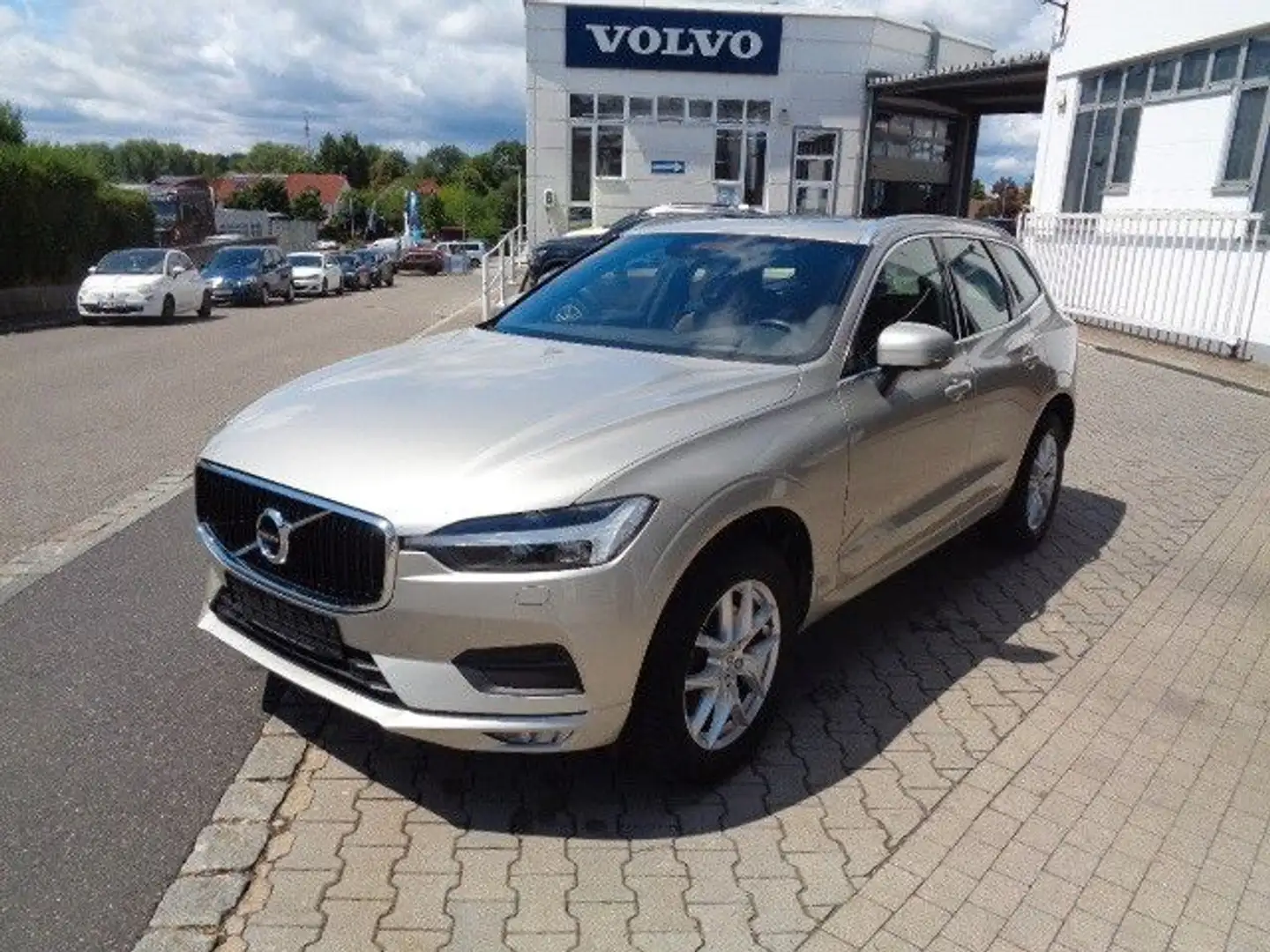 Volvo XC60 Momentum Pro AWD*SD*ACC*BLIS*HUD*VOLL-LED Argent - 1