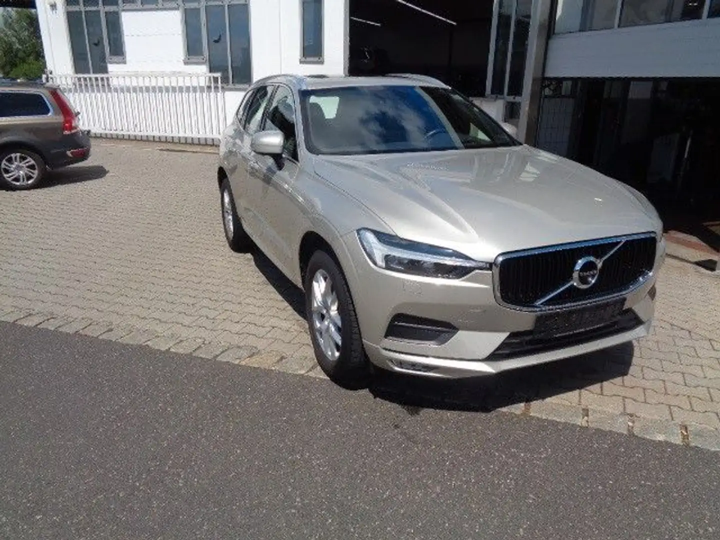 Volvo XC60 Momentum Pro AWD*SD*ACC*BLIS*HUD*VOLL-LED Argent - 2