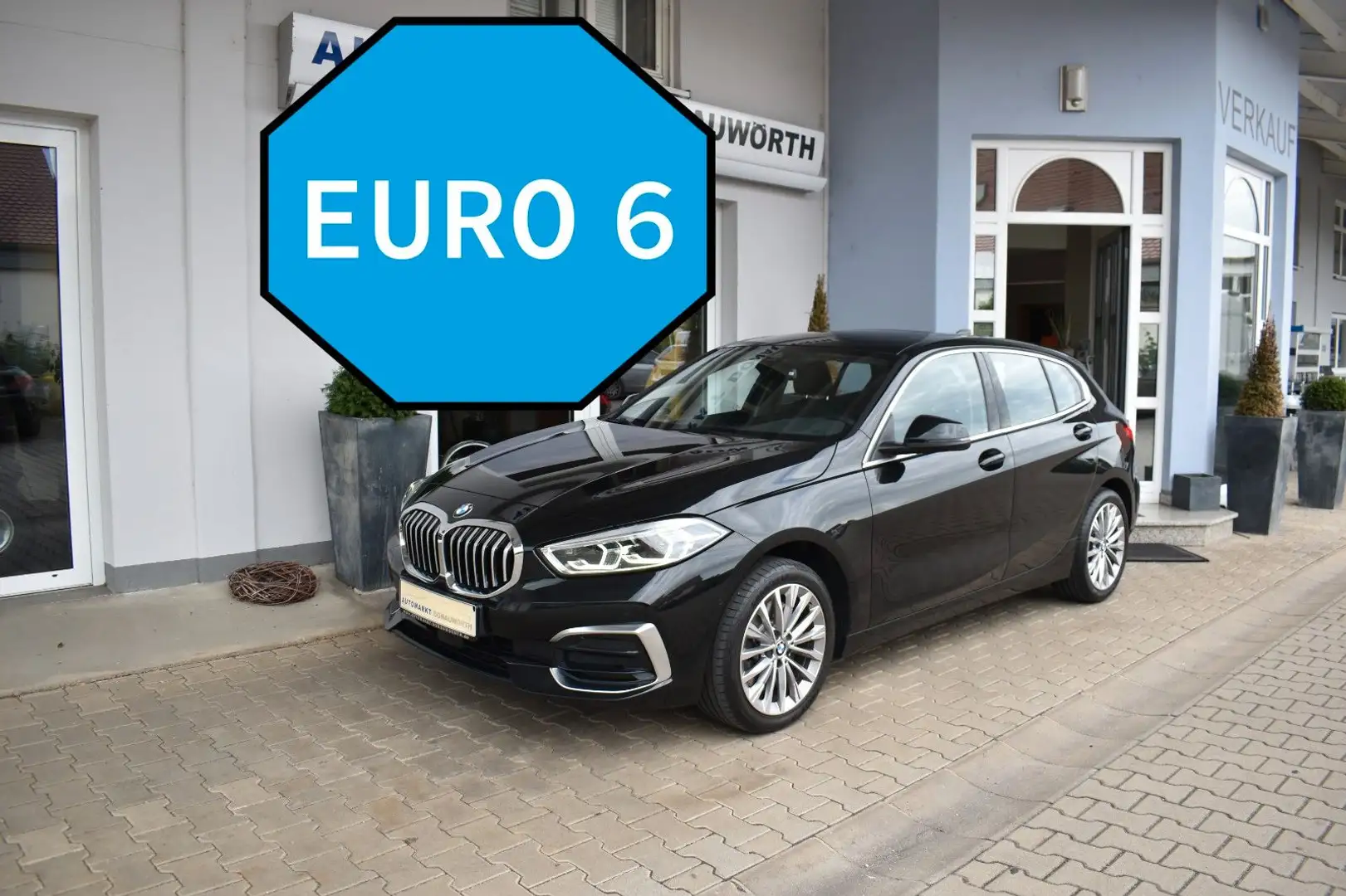 BMW 120 d Aut. Luxury Line PanoDach Keyless Kamera Чёрный - 2