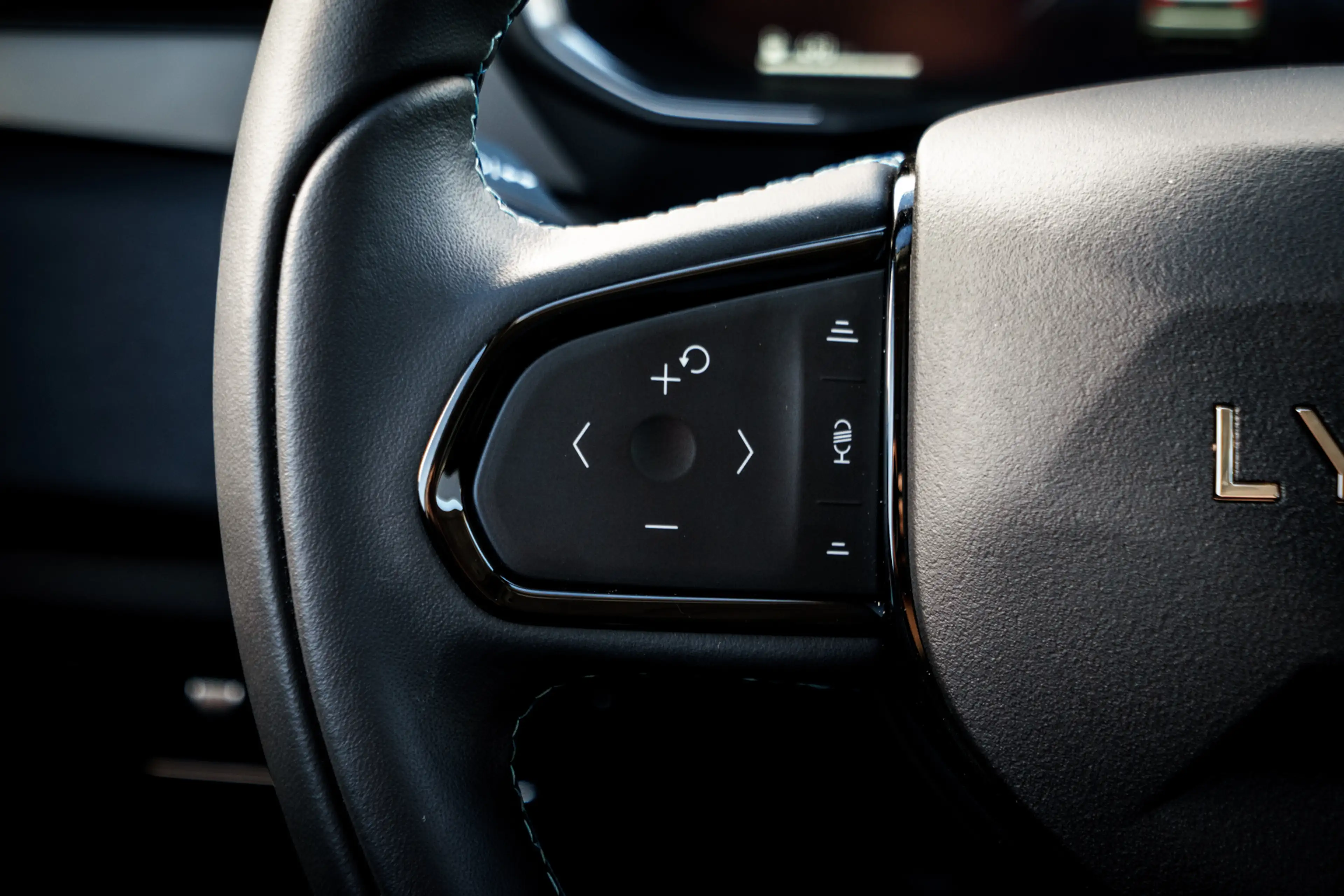 Lynk & Co 01 1.5 Plug-in Hybrid 262 Pk I Panoramadak I Adapt. C — photo 39
