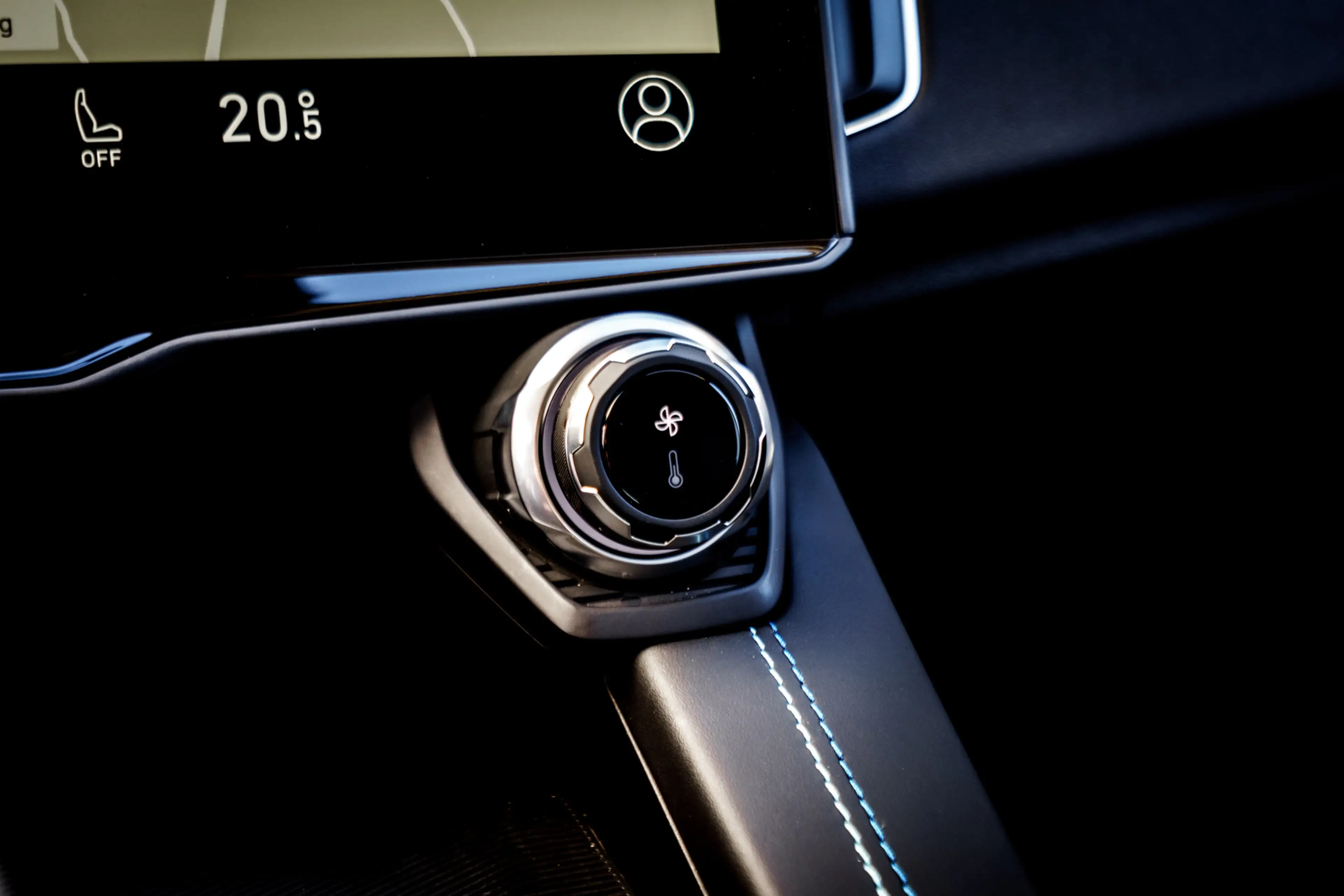Lynk & Co 01 1.5 Plug-in Hybrid 262 Pk I Panoramadak I Adapt. C — photo 44