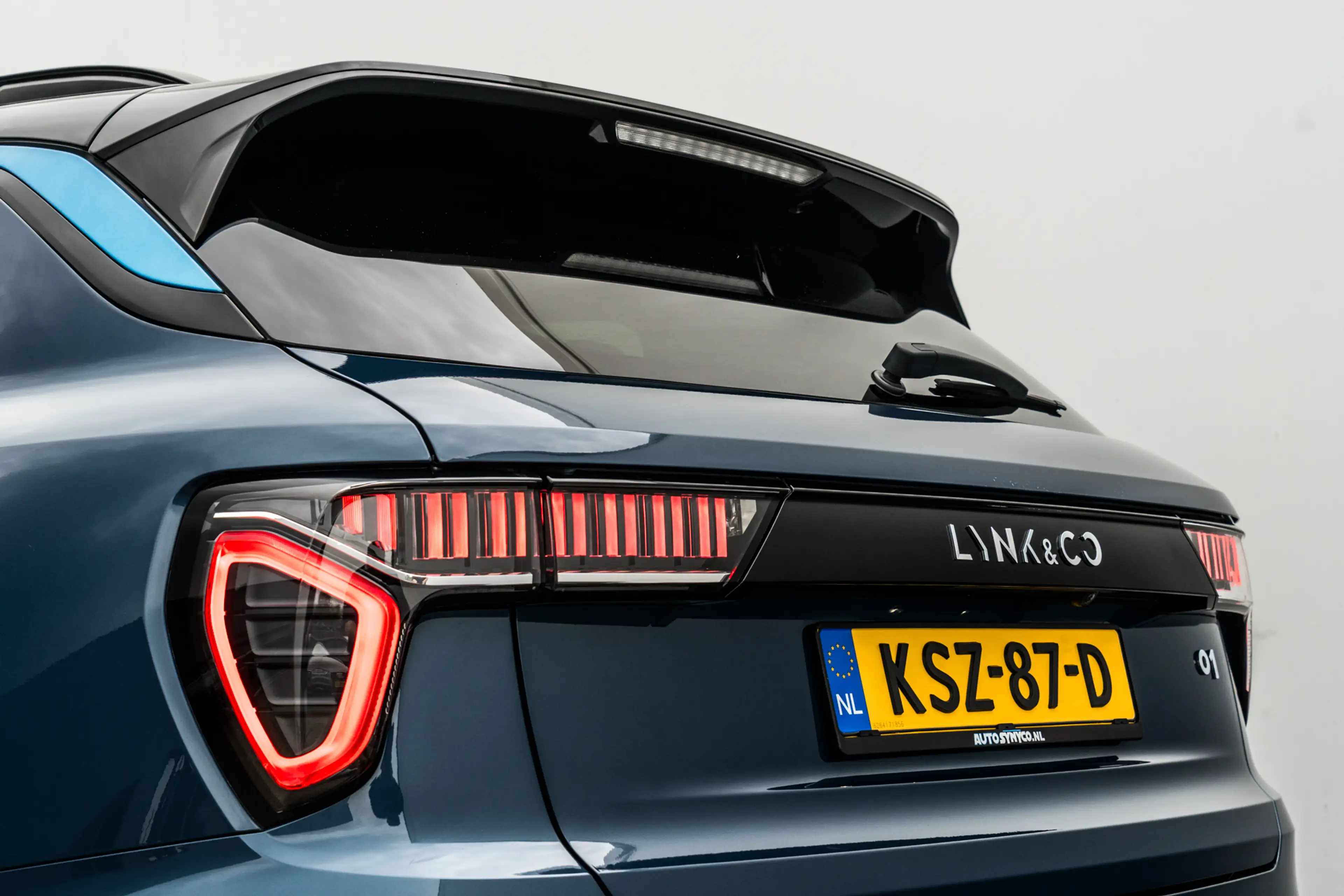 Lynk & Co 01 1.5 Plug-in Hybrid 262 Pk I Panoramadak I Adapt. C — photo 14