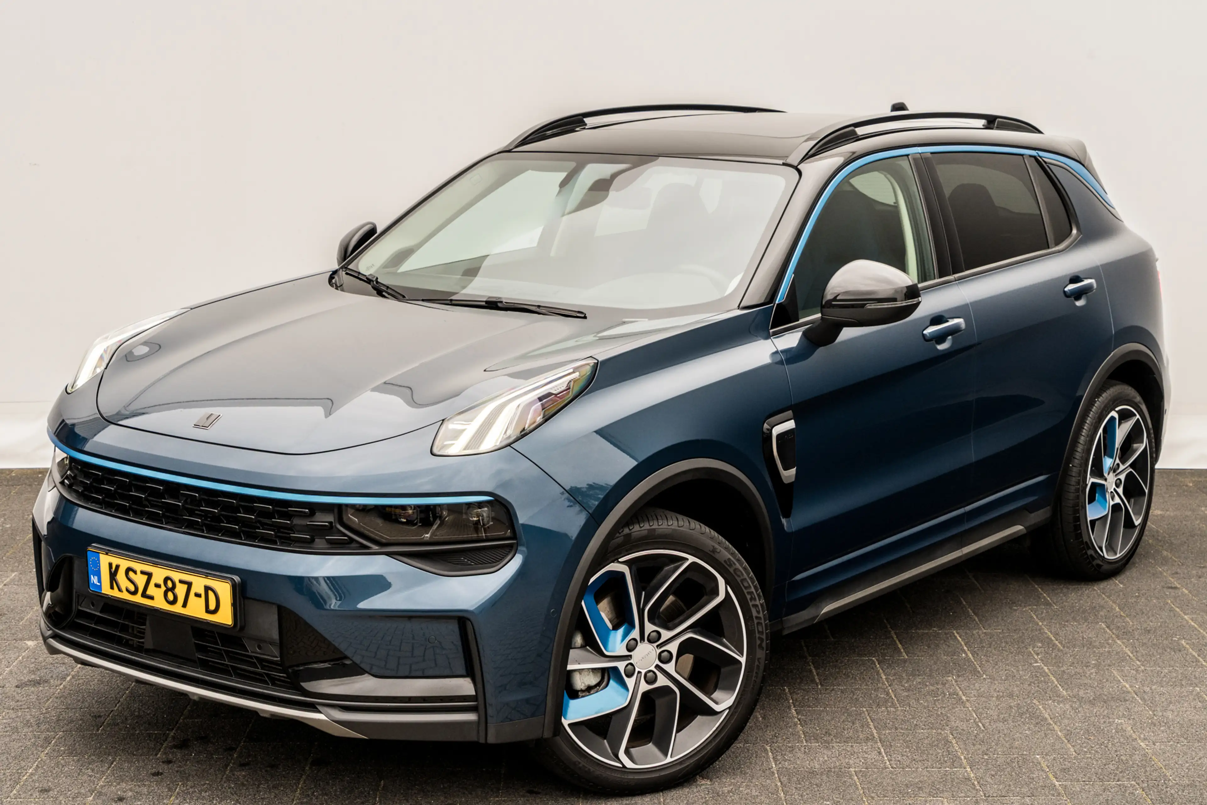 Lynk & Co 01 1.5 Plug-in Hybrid 262 Pk I Panoramadak I Adapt. C — photo 24