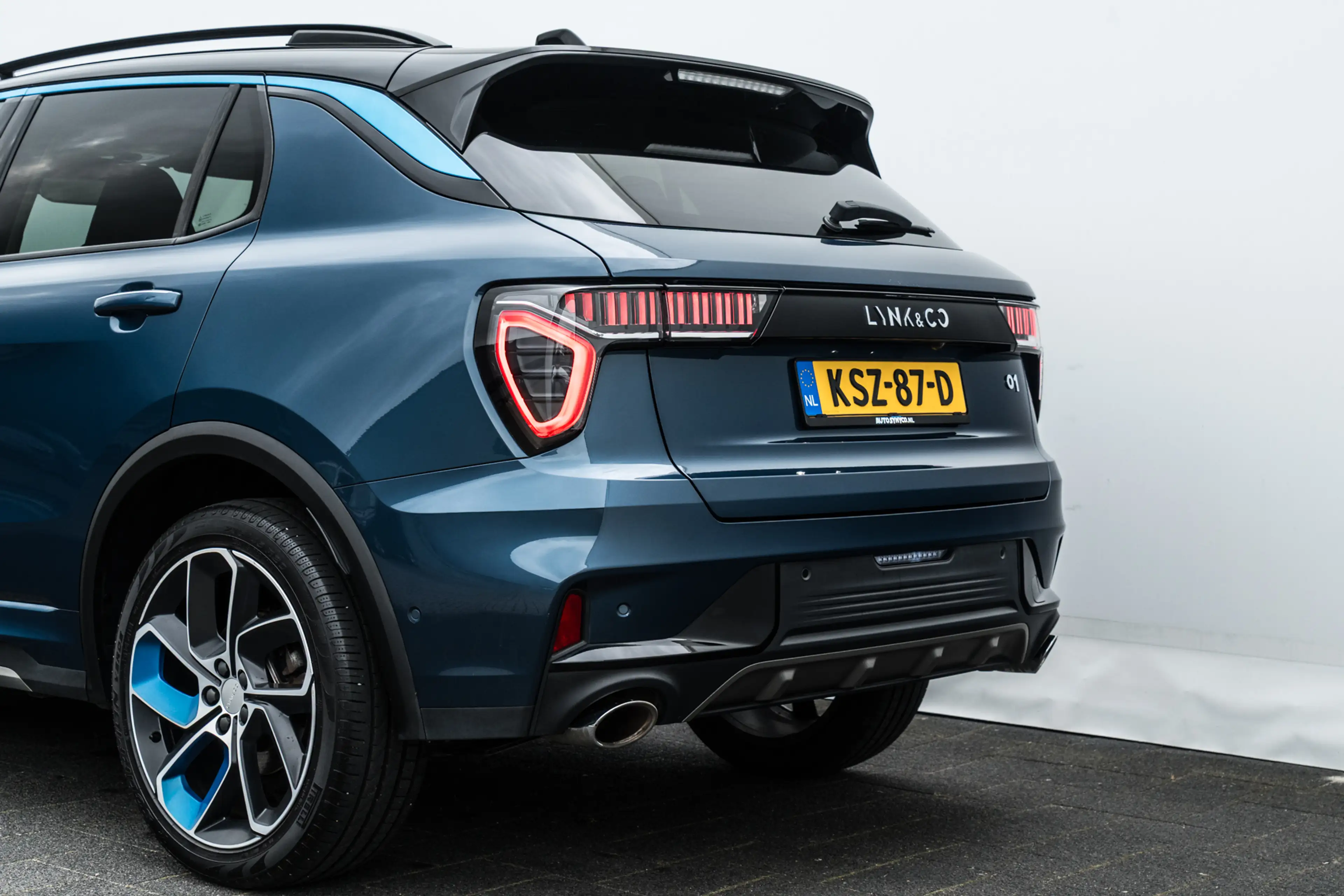 Lynk & Co 01 1.5 Plug-in Hybrid 262 Pk I Panoramadak I Adapt. C — photo 34