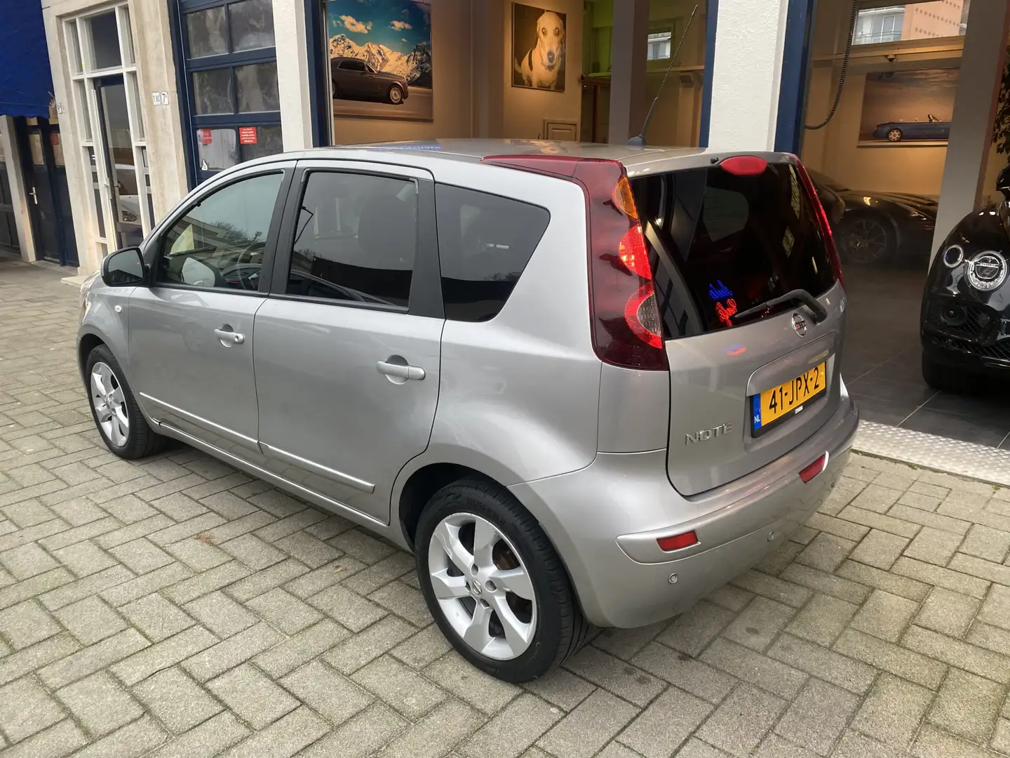Nissan Note 1.6 Acenta 1 EIGENAAR / AUTOMAAT. Gris - 2