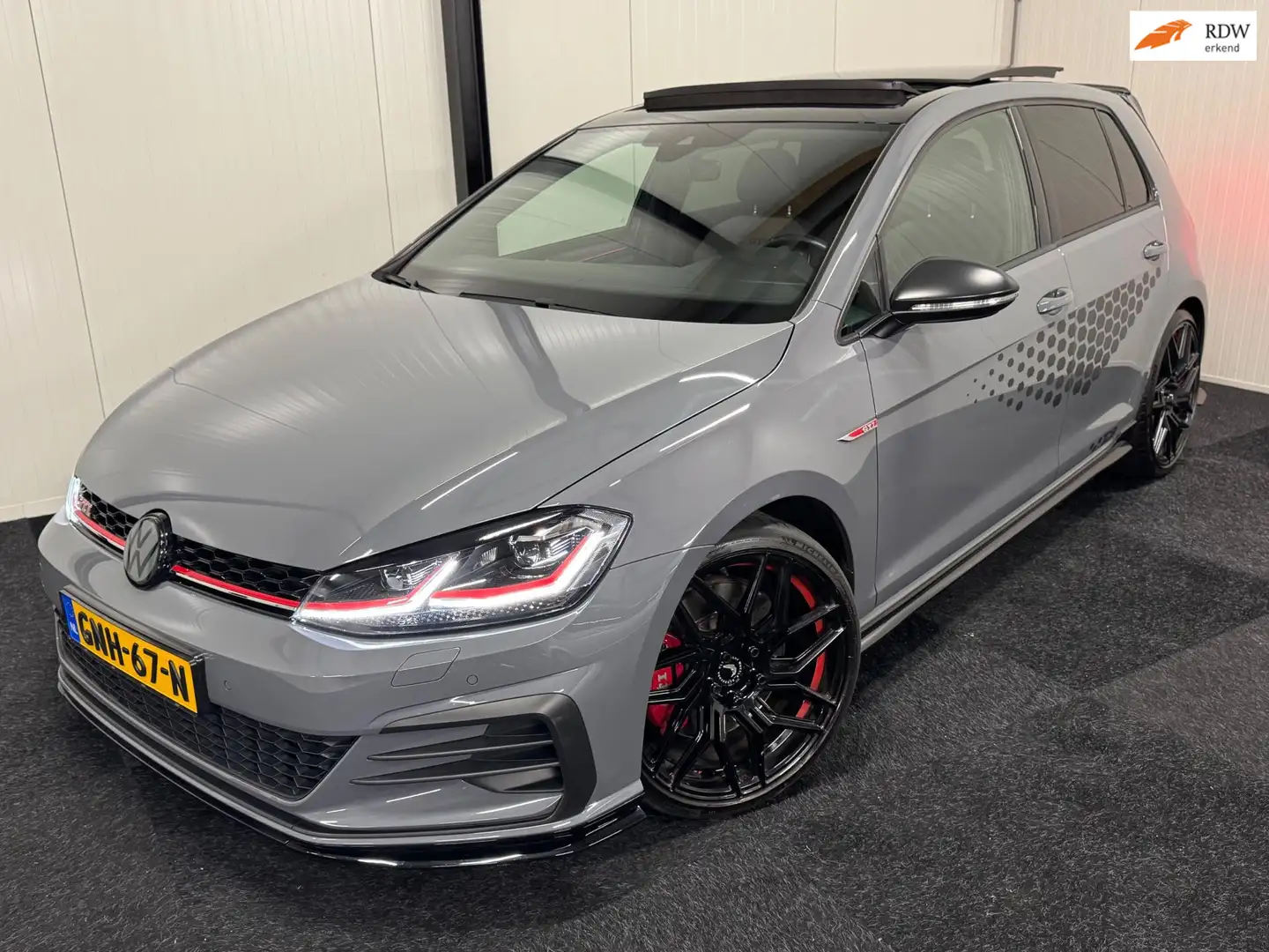 Volkswagen Golf GTI 2.0 TSI TCR 2019 290PK PANO/KEYLESS/CARPLAY/BODYKI Grijs - 1