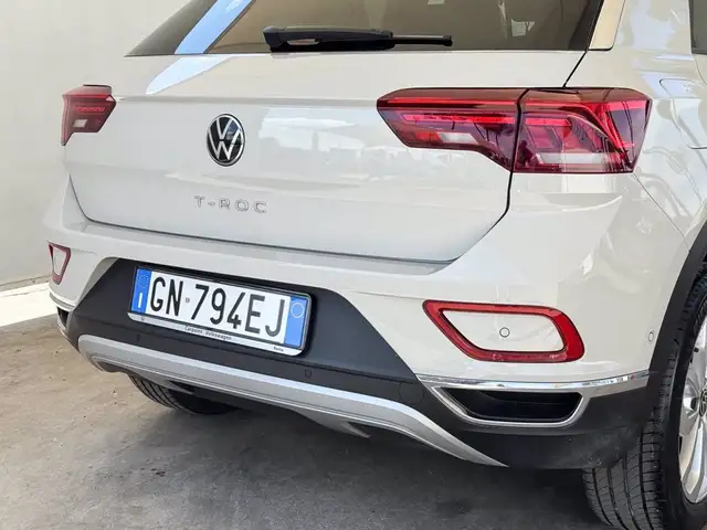 Volkswagen T-Roc view 18