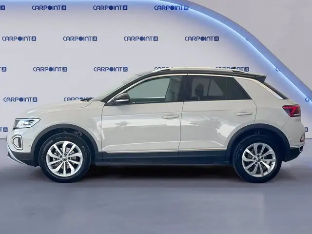 Volkswagen T-Roc view 4