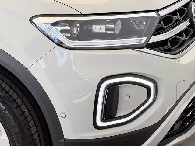 Volkswagen T-Roc view 14