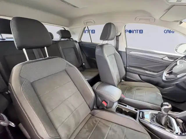 Volkswagen T-Roc view 8