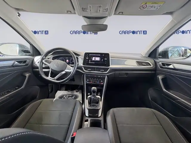 Volkswagen T-Roc view 11