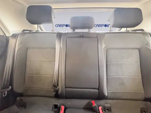 Volkswagen T-Roc view 10