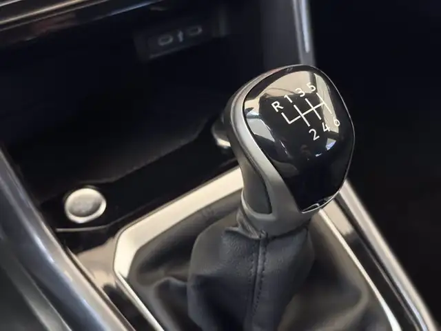 Volkswagen T-Roc view 26