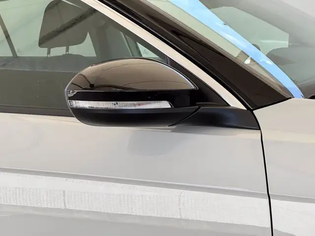 Volkswagen T-Roc view 16