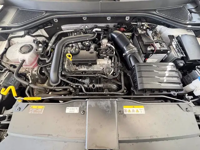 Volkswagen T-Roc view 13