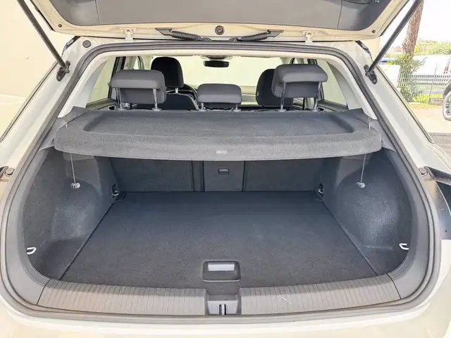 Volkswagen T-Roc view 12