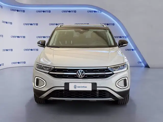 Volkswagen T-Roc view 3