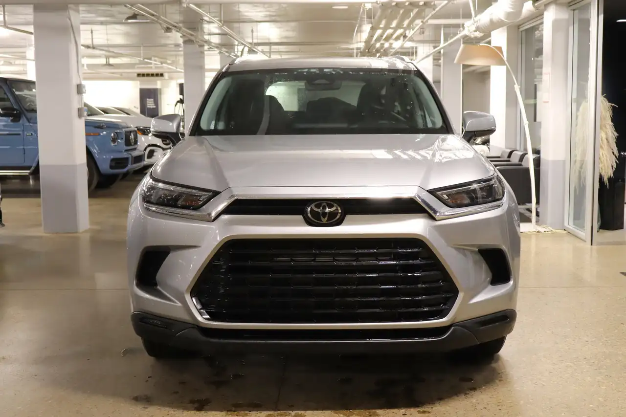 Toyota Grand Highlander снимка Toyota Grand Highlander