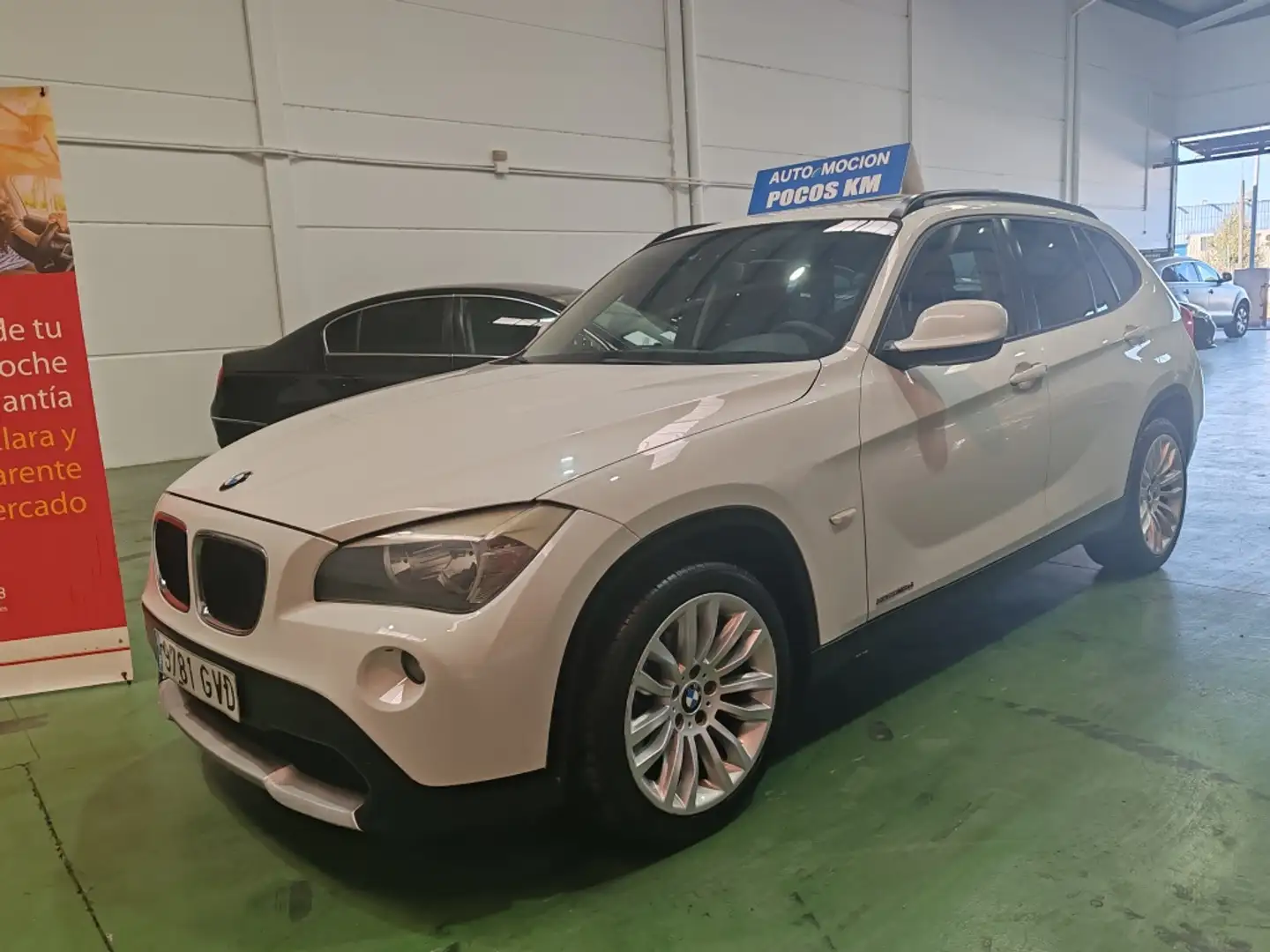 BMW X1 sDrive 18d Blanc - 1