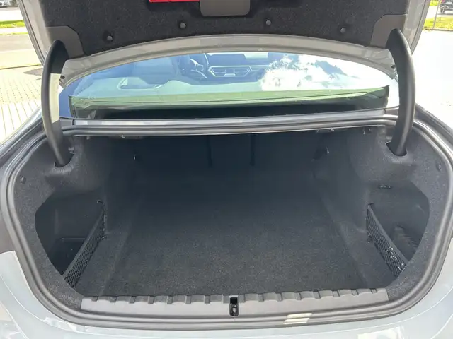 BMW 4 Series view 14