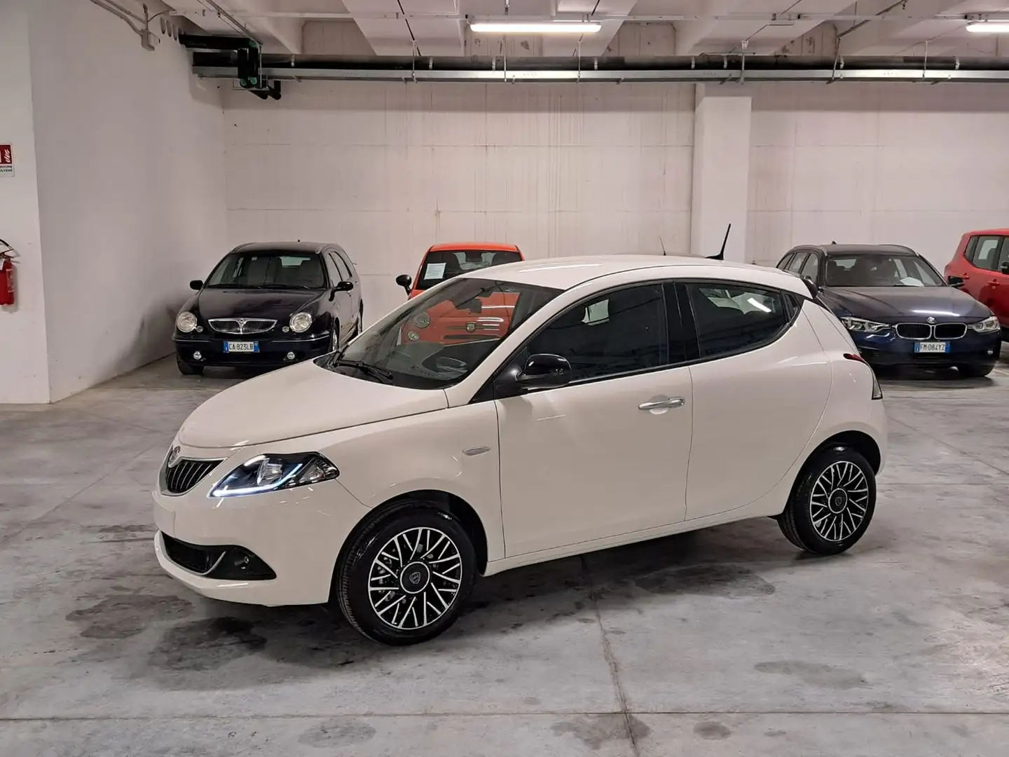 Lancia Ypsilon 1000 FireFly Hybrid 70CV Platino 5 Porte **Km. 0** Bianco - 1