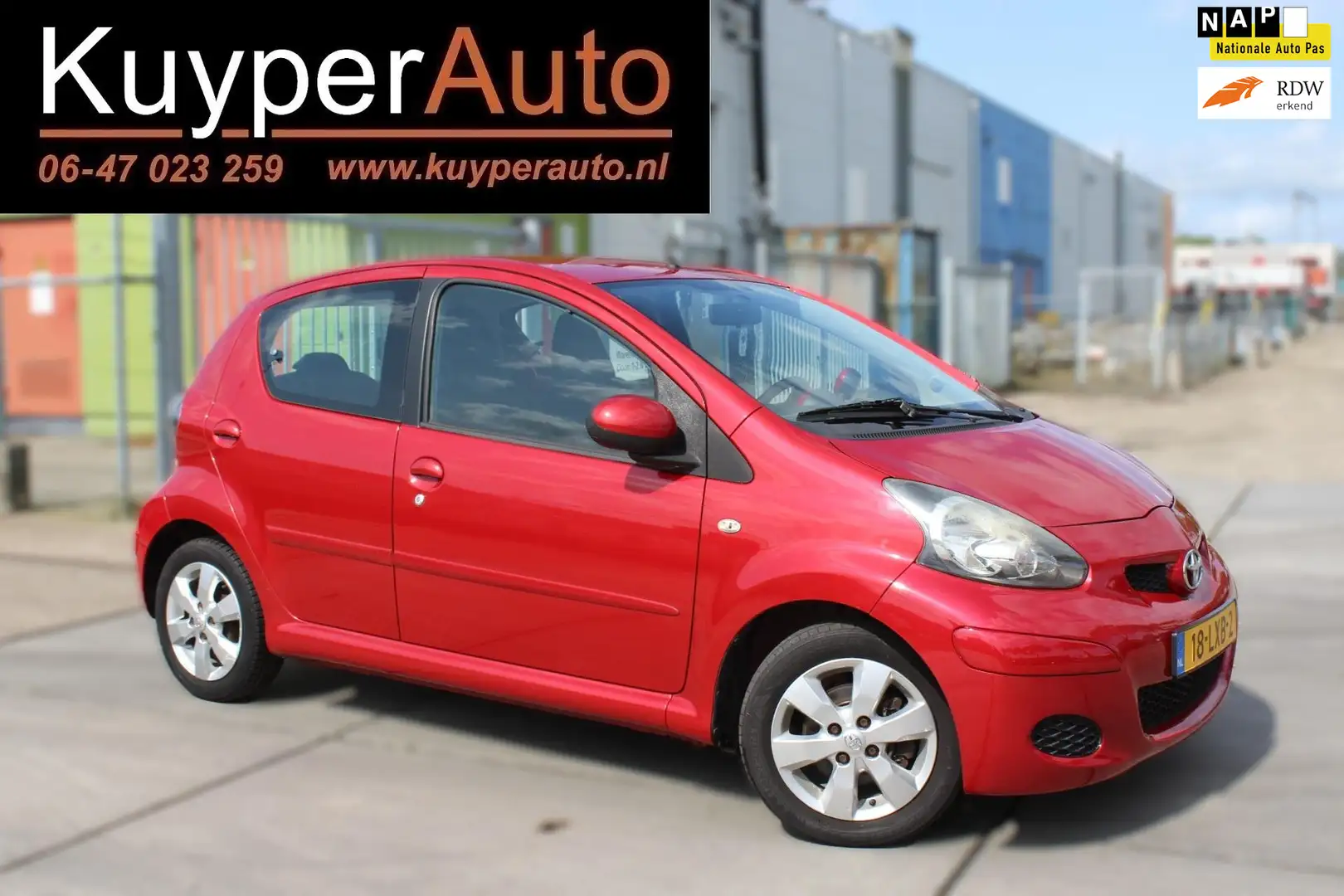 Toyota Aygo 1.0-12V Aspiration Red 5 DRS AIRCO nette dealer on Rot - 1