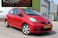 Toyota Aygo 1.0-12V Aspiration Red 5 DRS AIRCO nette dealer on Rot - thumbnail 2